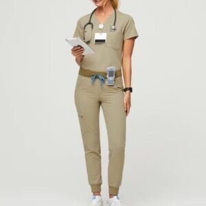 Figs Women's Sandstone Jogger Scrub Set